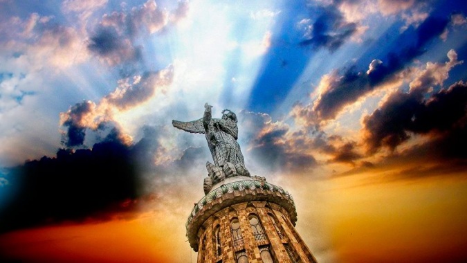 El Panecillo and the Virgin of Quito